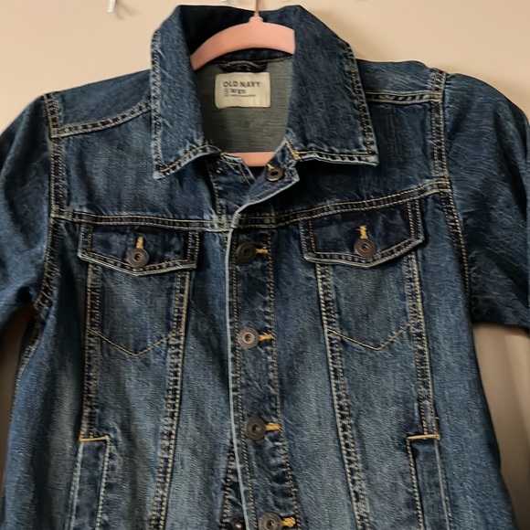 Old Navy Large jean jacket. Excellent used condition. 100% cotton. Med/dark blue - Picture 4 of 10